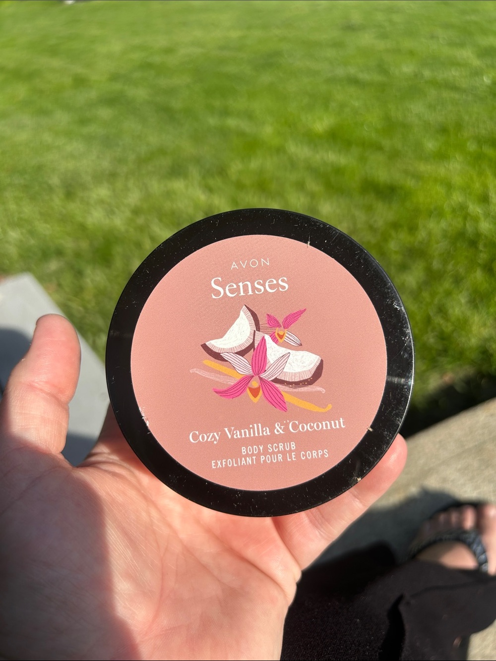 Avon Senses Cozy Vanilla & Coconut Body Scrub — Blush Pink Label, Black Lid